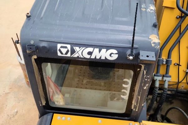 贵阳市出售转让二手不详小时2020年徐工XE370D挖掘机