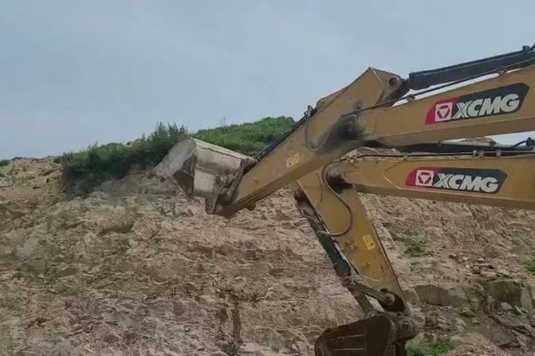 贵阳市出售转让二手不详小时2019年徐工XE225DK挖掘机