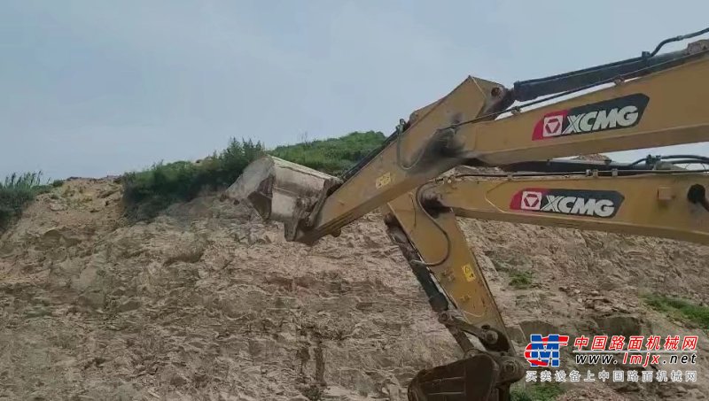 贵阳市出售转让二手不详小时2019年徐工XE225DK挖掘机