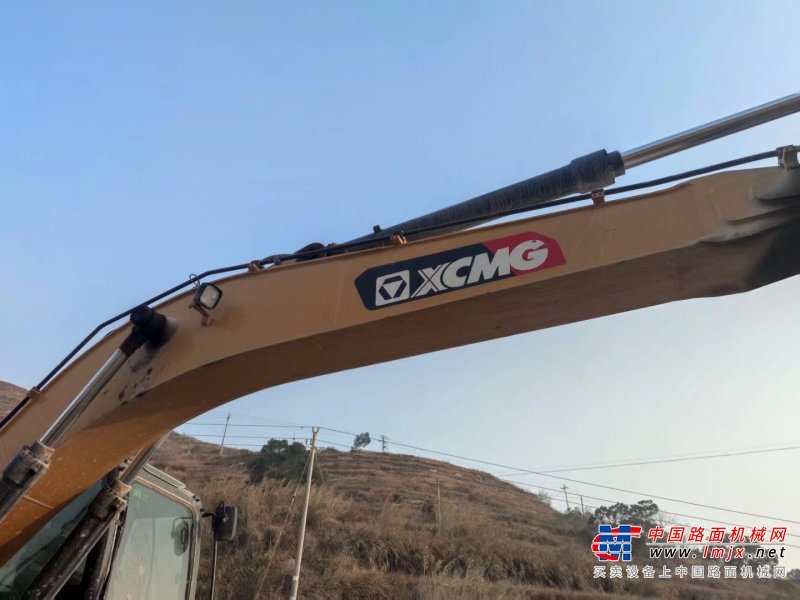 贵阳市出售转让二手不详小时2019年徐工XE225DK挖掘机