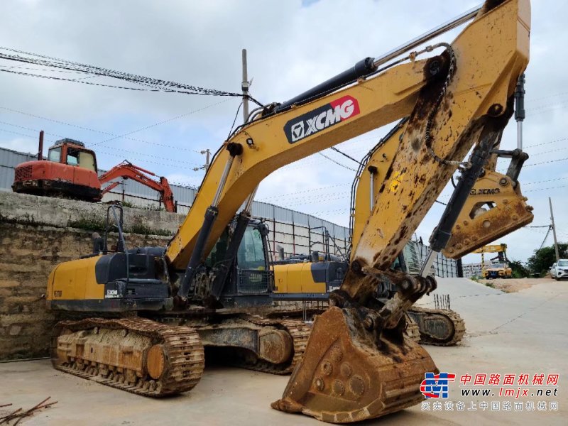 贵阳市出售转让二手不详小时2020年徐工XE370D挖掘机