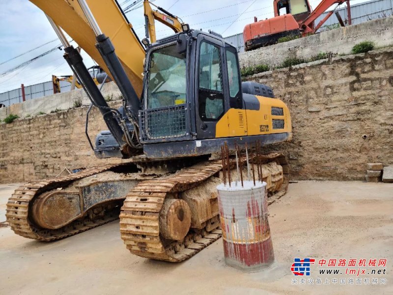 贵阳市出售转让二手不详小时2020年徐工XE370D挖掘机