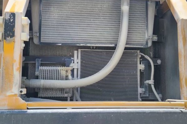 贵阳市出售转让二手不详小时2020年徐工XE370D挖掘机