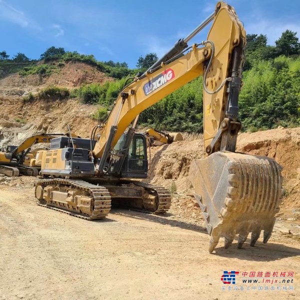 贵阳市出售转让二手不详小时2021年徐工XE470D挖掘机