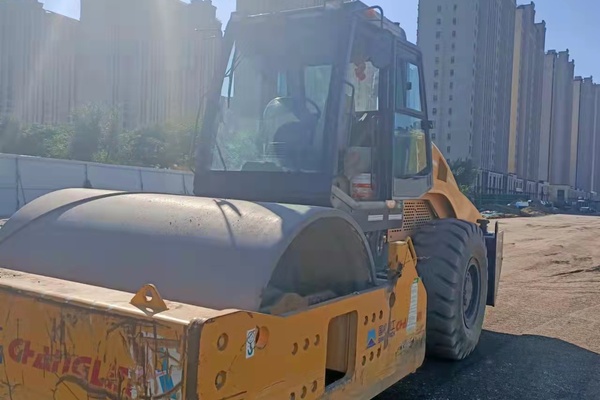 潍坊市出售转让二手不详小时2018年柳工8228T单钢轮压路机