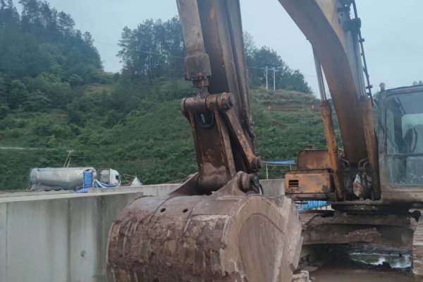 贵阳市出售转让二手不详小时2000年山重建机JCM922C挖掘机