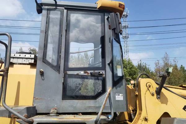 徐州市出售转让二手不详小时2015年龙工LG833B装载机