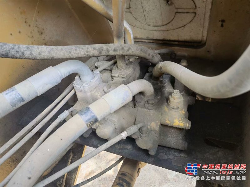 徐州市出售转让二手不详小时2014年山工SEM650B装载机
