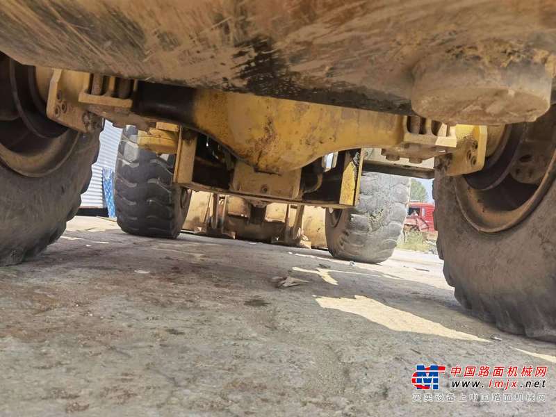 徐州市出售转让二手不详小时2014年山工SEM650B装载机