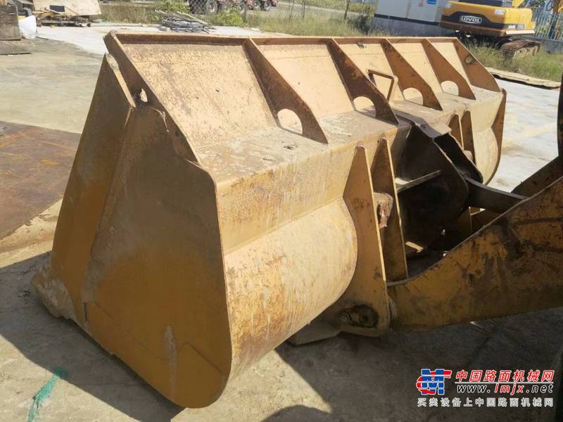 徐州市出售转让二手不详小时2014年山工SEM650B装载机