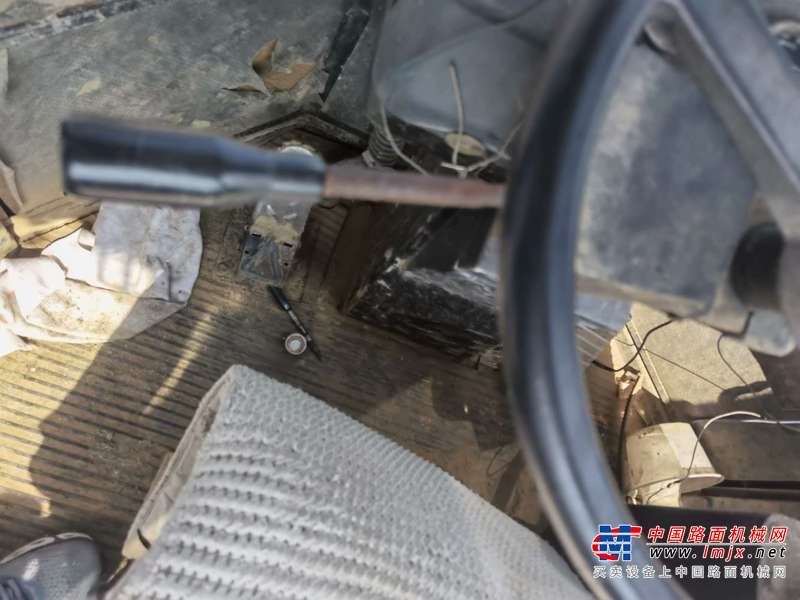 徐州市出售转让二手不详小时2014年山工SEM650B装载机