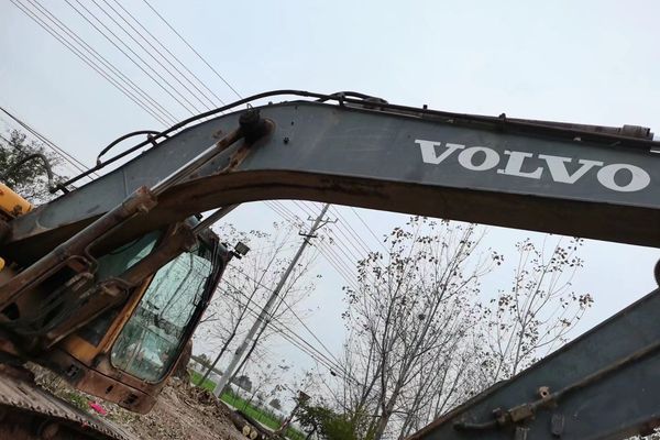 徐州市出售转让二手不详小时2011年沃尔沃EC210B挖掘机