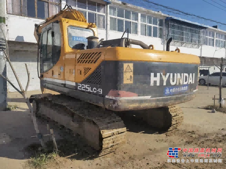 徐州市出售转让二手不详小时2013年现代R215-9挖掘机