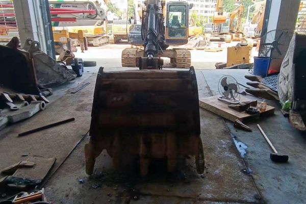 徐州市出售转让二手不详小时2018年徐工XE215D挖掘机