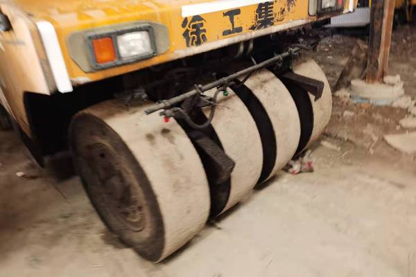 徐州市出售转让二手不详小时2015年徐工XP303轮胎压路机