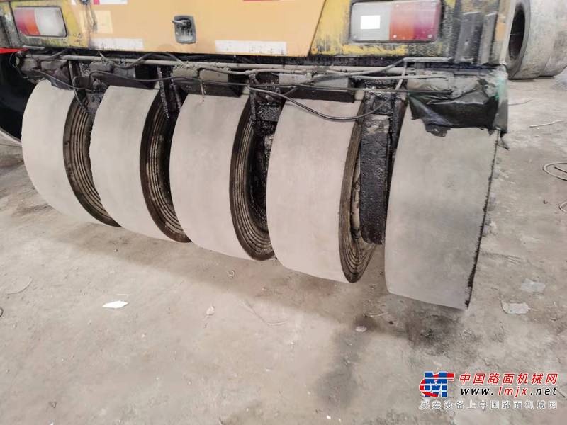徐州市出售转让二手不详小时2015年徐工XP303轮胎压路机