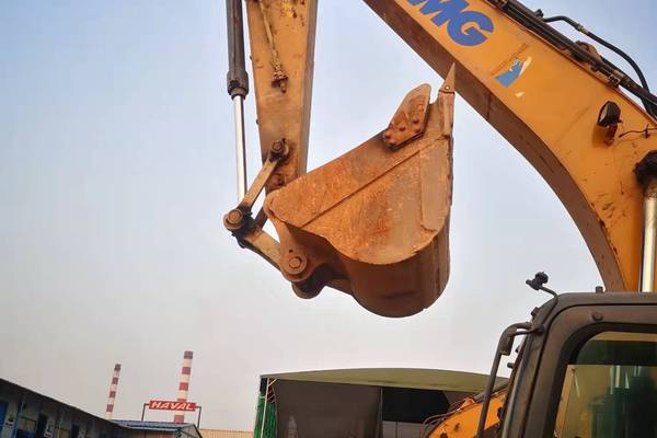 徐州市出售转让二手不详小时2018年徐工XE215D挖掘机
