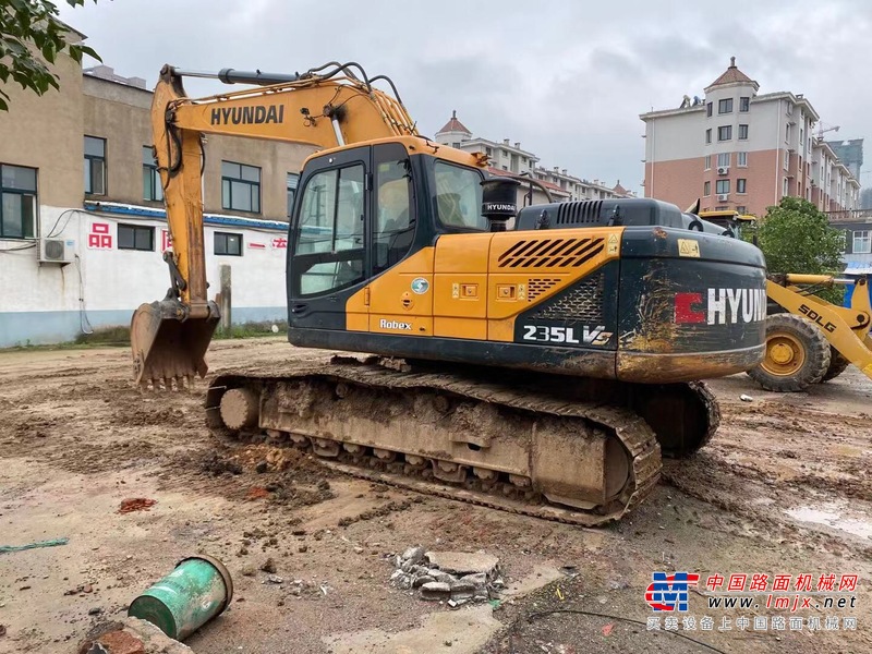 济南市出售转让二手不详小时2017年现代R225挖掘机