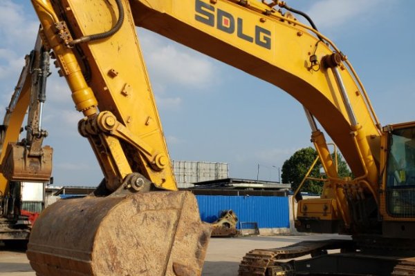 泰安市出售转让二手不详小时2019年山东临工LG6400挖掘机