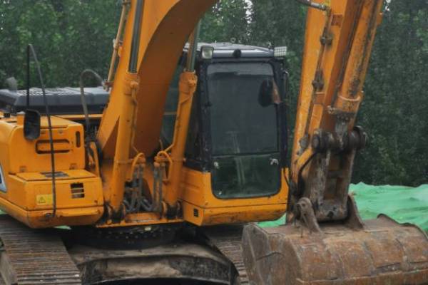 济南市出售转让二手不详小时2017年龙工LG6225挖掘机