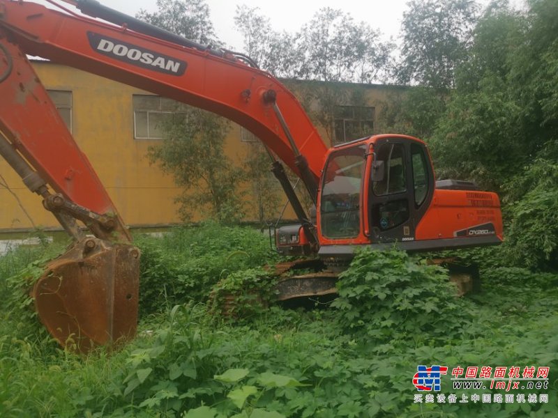 济南市出售转让二手不详小时2019年斗山DX260挖掘机