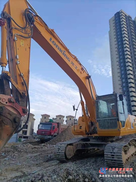 徐州市出售转让二手不详小时2019年龙工LG6225挖掘机