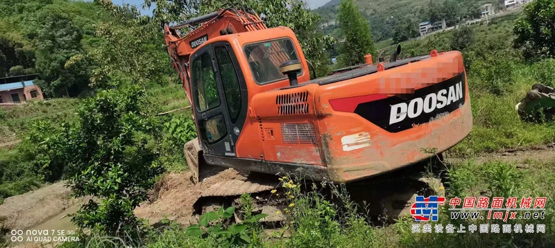 徐州市出售转让二手不详小时2017年斗山DX120挖掘机