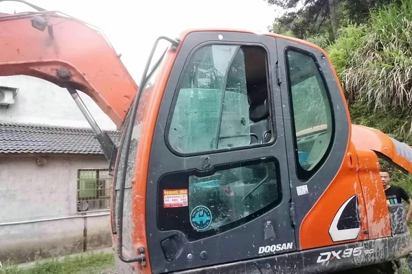 徐州市出售转让二手不详小时2019年斗山DX75挖掘机