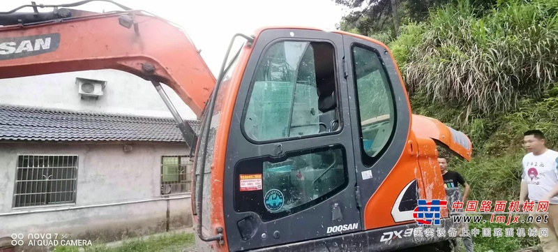 徐州市出售转让二手不详小时2019年斗山DX75挖掘机