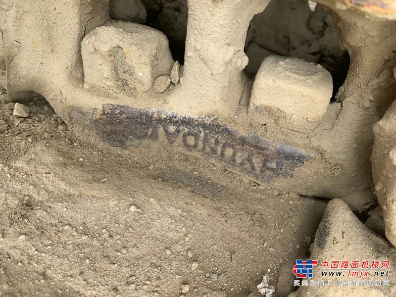 徐州市出售转让二手不详小时2011年现代R335挖掘机