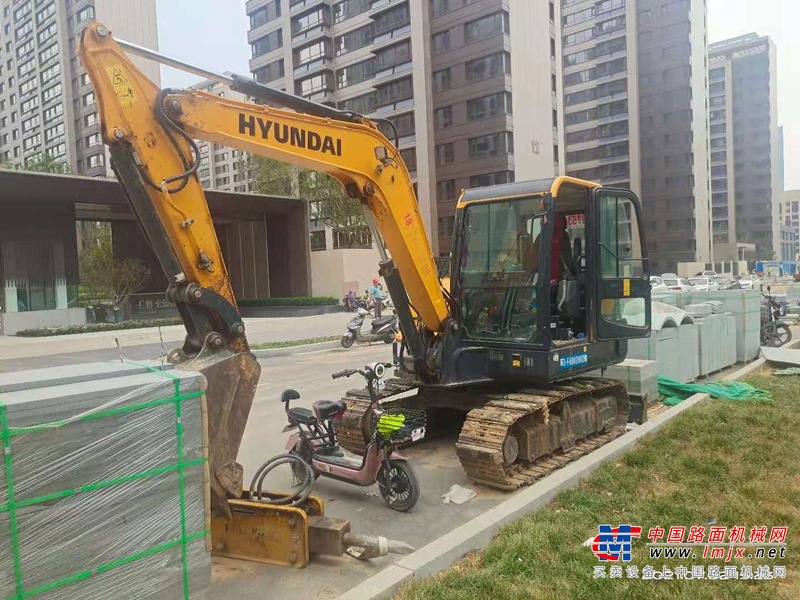 徐州市出售转让二手不详小时2020年现代R60挖掘机