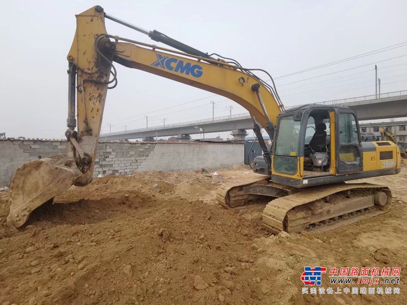 徐州市出售转让二手不详小时2018年徐工XE215D挖掘机