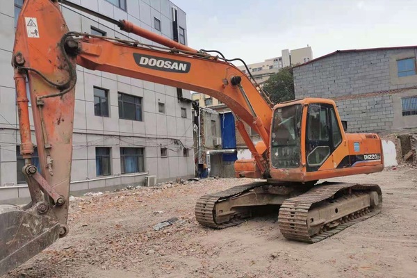 徐州市出售转让二手不详小时2010年斗山DH220挖掘机