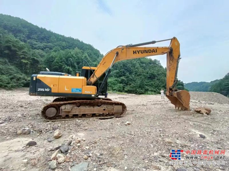 徐州市出售转让二手不详小时2019年现代R215挖掘机