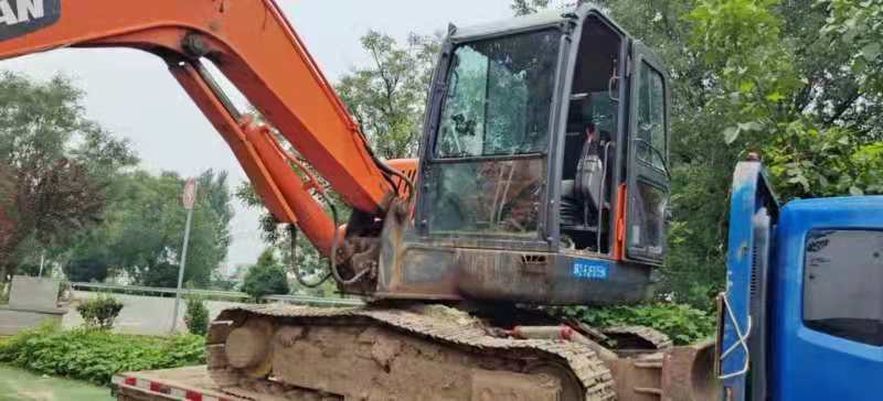 徐州市出售转让二手不详小时2013年斗山DH60挖掘机