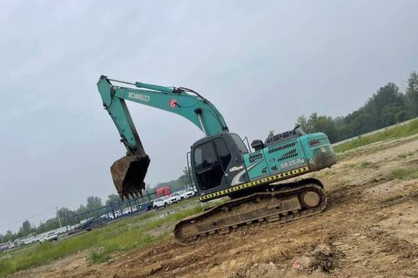北京出售转让二手不详小时2015年神钢SK260挖掘机