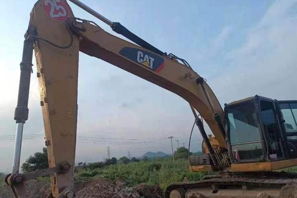 徐州市出售转让二手不详小时2017年卡特彼勒320D2挖掘机