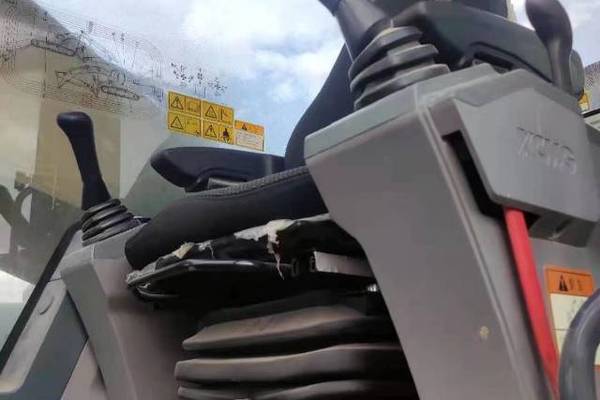 徐州市出售转让二手不详小时2019年徐工XE370D挖掘机
