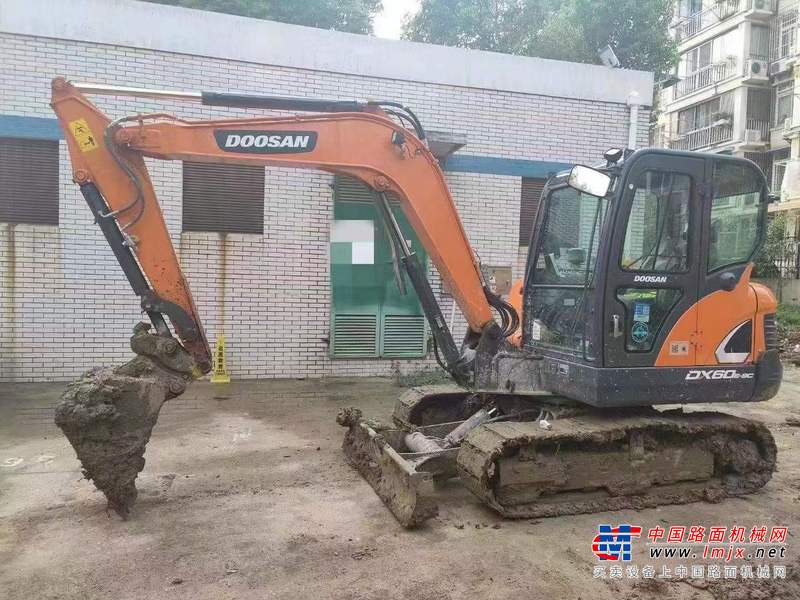 徐州市出售转让二手不详小时2021年斗山DX60挖掘机