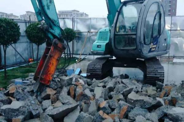 徐州市出售转让二手不详小时2005年神钢SK60挖掘机