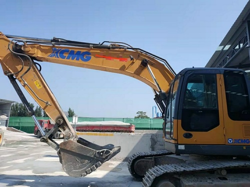 徐州市出售转让二手不详小时2017年徐工XE215D挖掘机