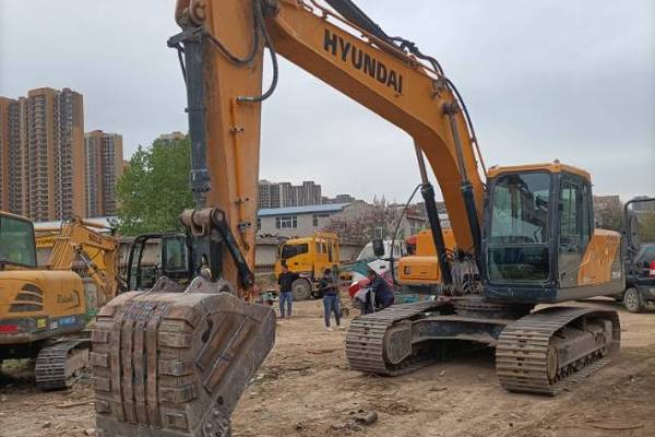 徐州市出售转让二手不详小时2018年现代R215挖掘机