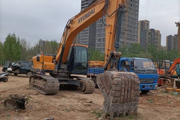 徐州市出售转让二手不详小时2018年现代R215挖掘机