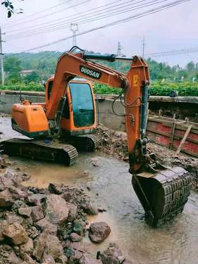 徐州市出售转让二手不详小时2020年斗山DX75挖掘机