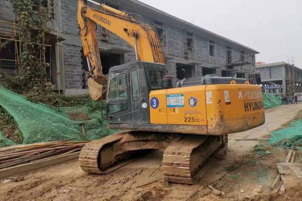 徐州市出售转让二手不详小时2012年现代R225挖掘机