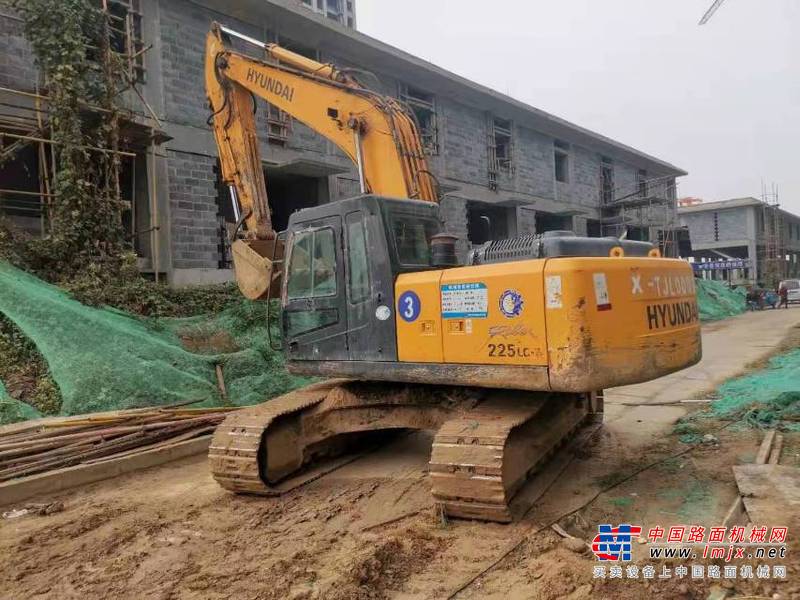 徐州市出售转让二手不详小时2012年现代R225挖掘机