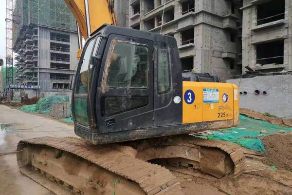徐州市出售转让二手不详小时2012年现代R225挖掘机