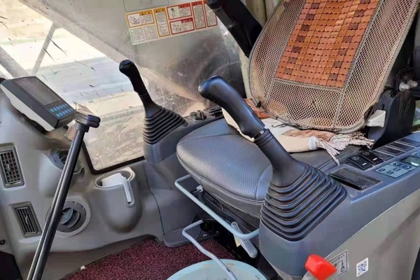 徐州市出售转让二手不详小时2018年柳工CLG922挖掘机