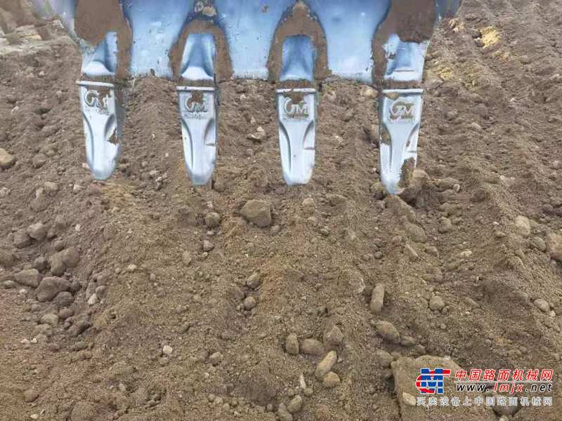 徐州市出售转让二手不详小时2010年龙工LG6065挖掘机