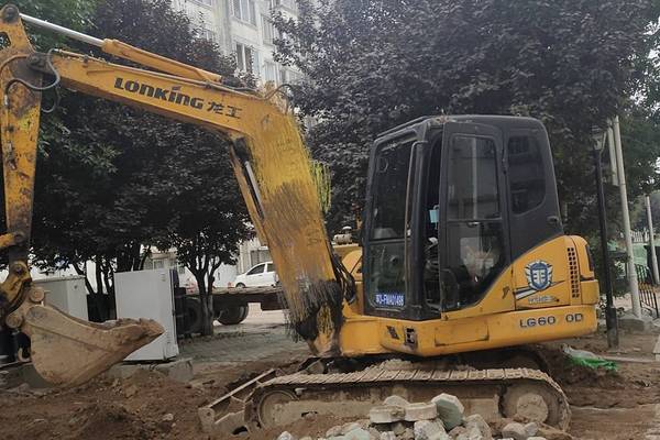 徐州市出售转让二手不详小时2013年龙工LG6060挖掘机